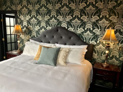 Room 10 | Premium bedding, pillowtop beds, free WiFi, bed sheets