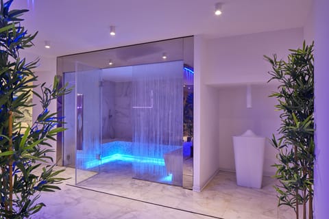 Sauna, hot tub, steam room, massages