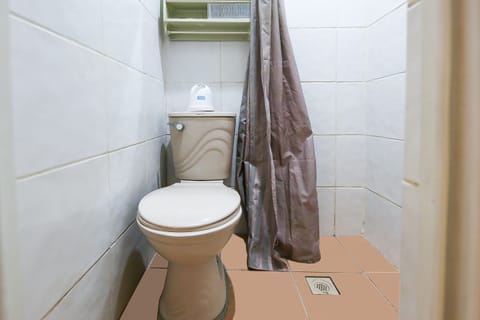 Standard Double Room | Bathroom | Shower, towels