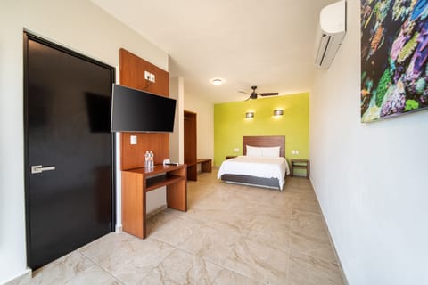 Suite familiar | In-room safe, soundproofing, free WiFi, bed sheets