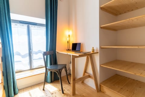 Design Double Room | Premium bedding, individually furnished, desk, laptop workspace