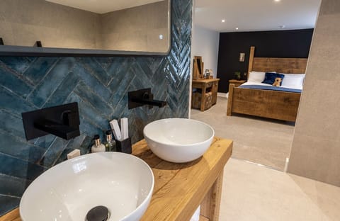 Deluxe Double Room, Ensuite (and Copper Bath ) | Bathroom