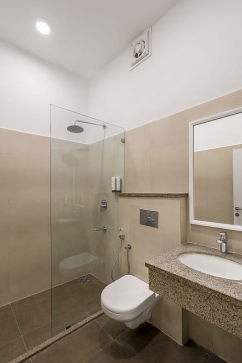 Standard Room | Bathroom | Shower, rainfall showerhead, free toiletries, towels