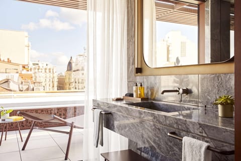 Suite, Terrace, Corner | Bathroom | Rainfall showerhead, eco-friendly toiletries, hair dryer, bathrobes