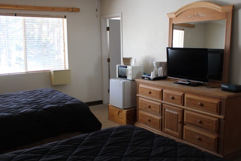 Room 306, Aspen Room, 2 Queen Beds | In-room safe, free WiFi, bed sheets