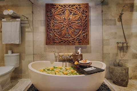 Royal Pool Suite, Valley View | Bathroom | Separate tub and shower, free toiletries, hair dryer, slippers