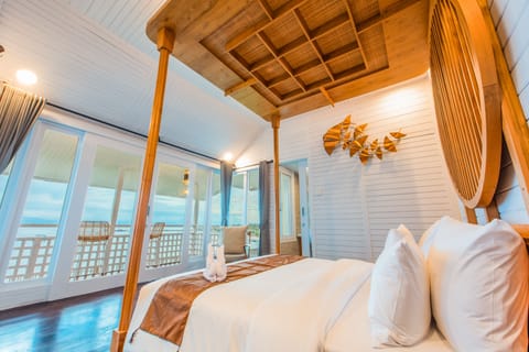 Ocean Bungalow Suite | Desk, free WiFi, bed sheets