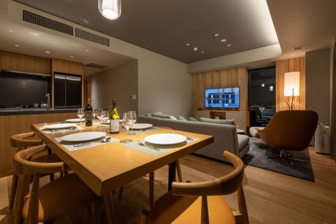 3 Bedroom Penthouse Residence | In-room dining