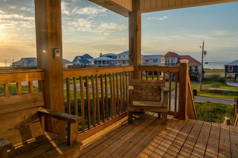 House, 4 Bedrooms | Balcony