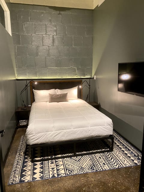 Apartment | Blackout drapes, iron/ironing board, free WiFi