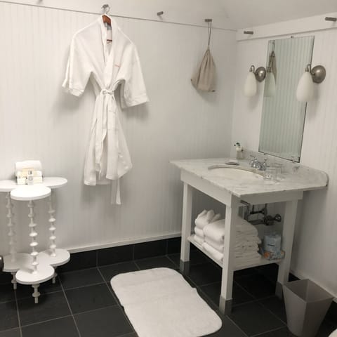 Combined shower/tub, free toiletries, hair dryer, bathrobes