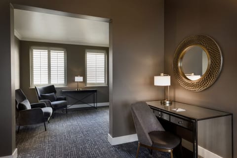 Suite, 1 King Bed | Premium bedding, pillowtop beds, minibar, in-room safe