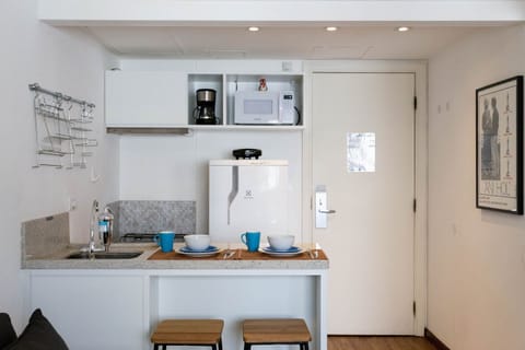 Studio | Private kitchen | Fridge, microwave, espresso maker, cookware/dishes/utensils