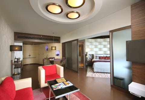 Executive Suite (Executive Suite) | Minibar, in-room safe, free WiFi, bed sheets