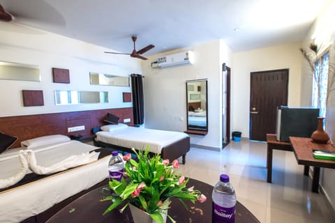 Classic Room | Premium bedding, desk, iron/ironing board, free WiFi