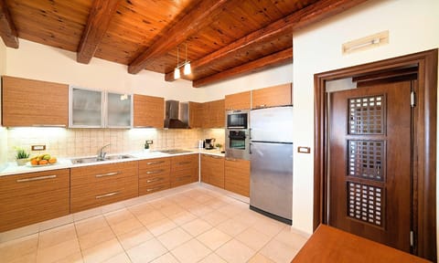Kitchen area. Villa Stelios | HotelPraxis Group
