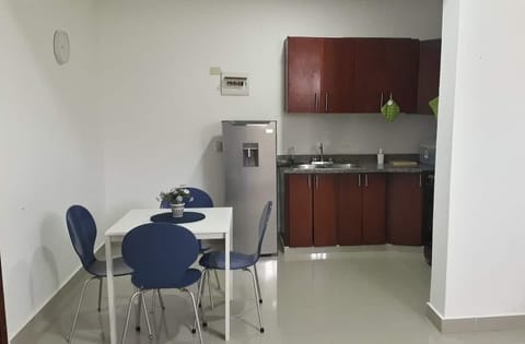 Apartment, 1 Bedroom, Smoking | Dining room