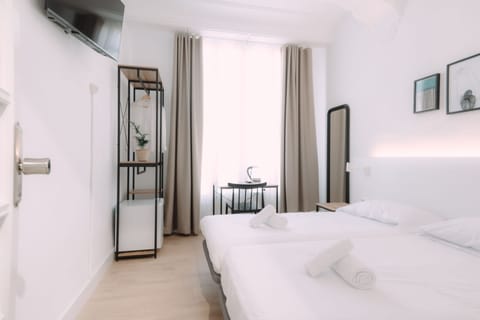 Double or Twin Room (Shared Bathroom) | Desk, laptop workspace, free cribs/infant beds, free WiFi