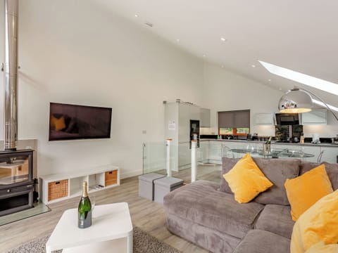 Living area | Waterside Lodge Five - Ashgrove Country Park, Elland
