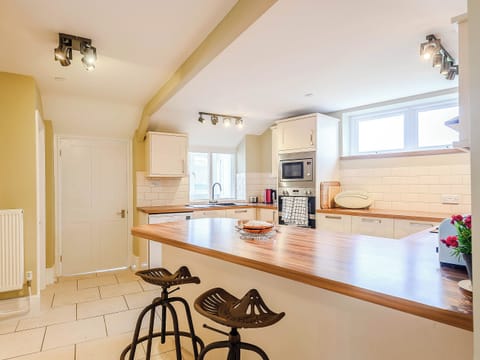 Kitchen | Ty Afon, Talybont on Usk