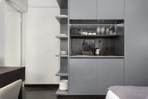 Comfort Studio | Private kitchenette | Mini-fridge, microwave, stovetop, electric kettle