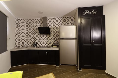 Suite | Private kitchen | Mini-fridge, coffee/tea maker