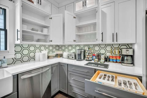 Cook up a feast in our stylish kitchen, complete with all the essentials. From the state-of-the-art dishwasher to the convenient coffee station, you'll have everything you need at your fingertips.