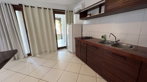 Premier Studio Suite, 1 Bedroom, Garden Area | Private kitchen