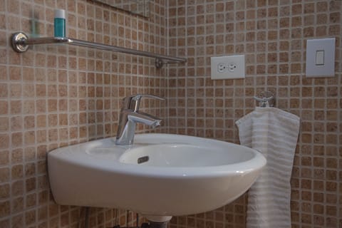 Comfort Apartment | Bathroom | Shower, towels