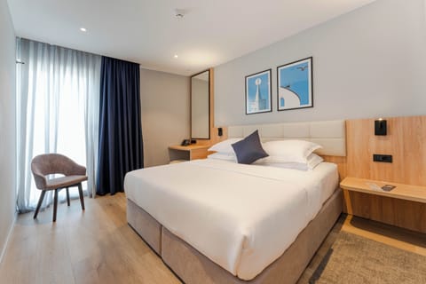 Deluxe Double Room | Premium bedding, in-room safe, desk, laptop workspace