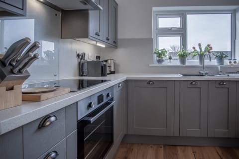 Town Heights - 3 Bedroom Holiday Home - Tenby (9180)