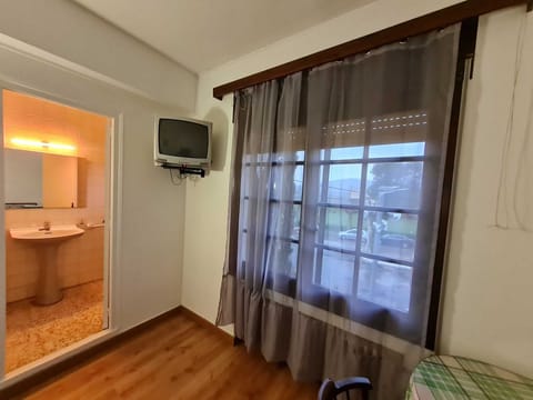 Economy Single Room | Desk, free WiFi, bed sheets