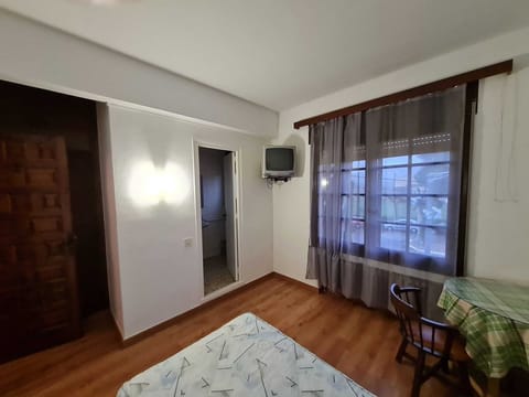 Economy Single Room | Desk, free WiFi, bed sheets