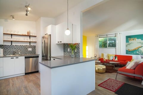 #StayinMyDistrict Beaverton! Modern Comfort & Style make this the perfect HOME away from Home! #bookdirect #stayinmydistrict