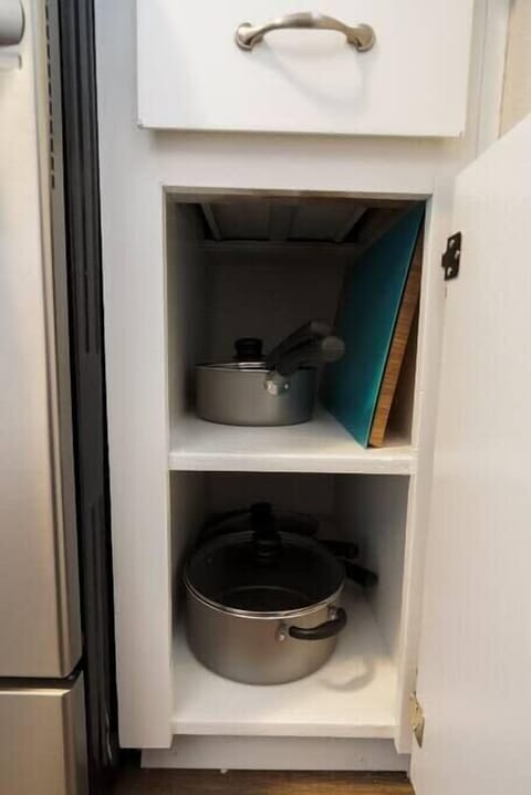 #StayinMyDistrict #bookdirect #StayInMyDistrictVancouver #StayInMyDisctricy Vancouver Near Shopping & Dining