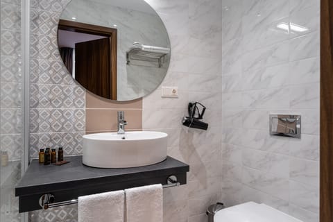 Basic Double or Twin Room | Bathroom | Shower, free toiletries, hair dryer, slippers