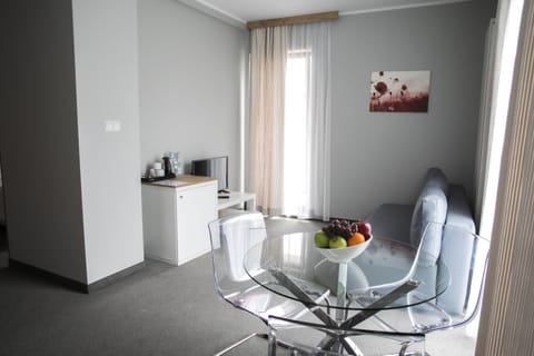 Apartment | 1 bedroom, in-room safe, desk, iron/ironing board