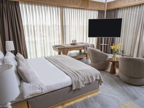 Royal Suite | Premium bedding, memory foam beds, minibar, in-room safe