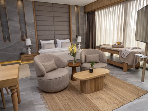 Royal Suite | Premium bedding, memory foam beds, minibar, in-room safe