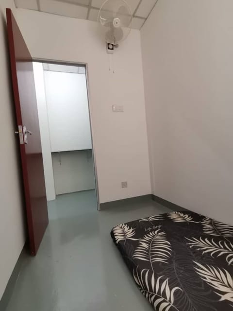 Single Room | Desk, free WiFi, bed sheets