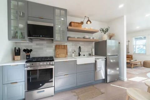 Kitchen: Fully stocked, brand new appliances, gourmet coffee bar with Keurig coffee maker (drip or single serve). Complimentary coffee, tea and hot cocoa.