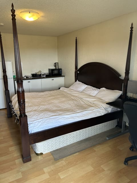 Deluxe Room | Desk, laptop workspace, free WiFi, bed sheets