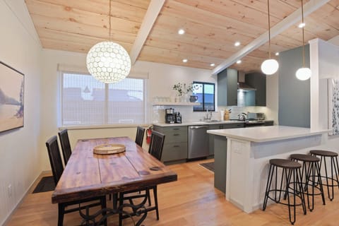 House, Multiple Beds, Balcony, Mountain View (Pino Point) | Dining