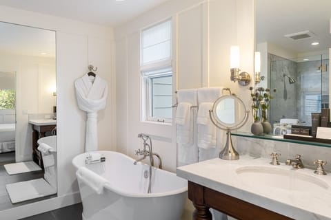 Room (Cottage) | Bathroom | Free toiletries, hair dryer, bathrobes, towels