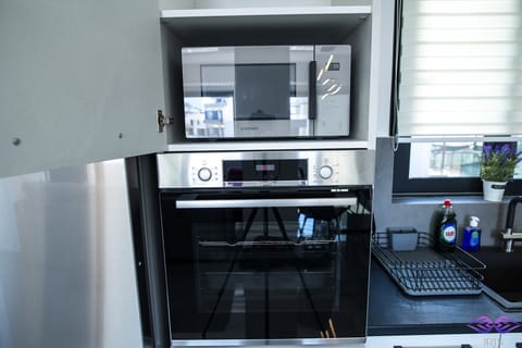 Fully equipped kitchen with view of Acropolis.