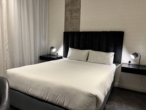 Double Room, 1 Queen Bed | Premium bedding, desk, laptop workspace, free WiFi