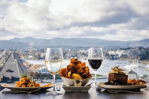 Breakfast, lunch and dinner served