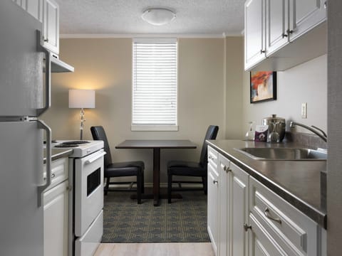 Superior Suite | Private kitchen | Coffee/tea maker, electric kettle