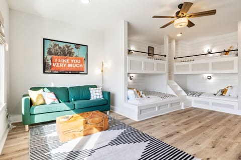 Bunk Room - Couch & Bunks for 5, upstairs