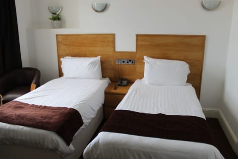 Twin Room, Sea View | Individually decorated, individually furnished, desk, free WiFi